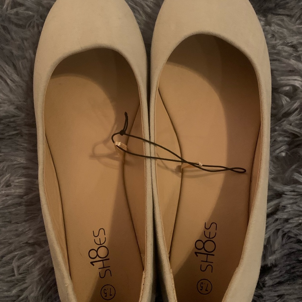 Women’s tan flats